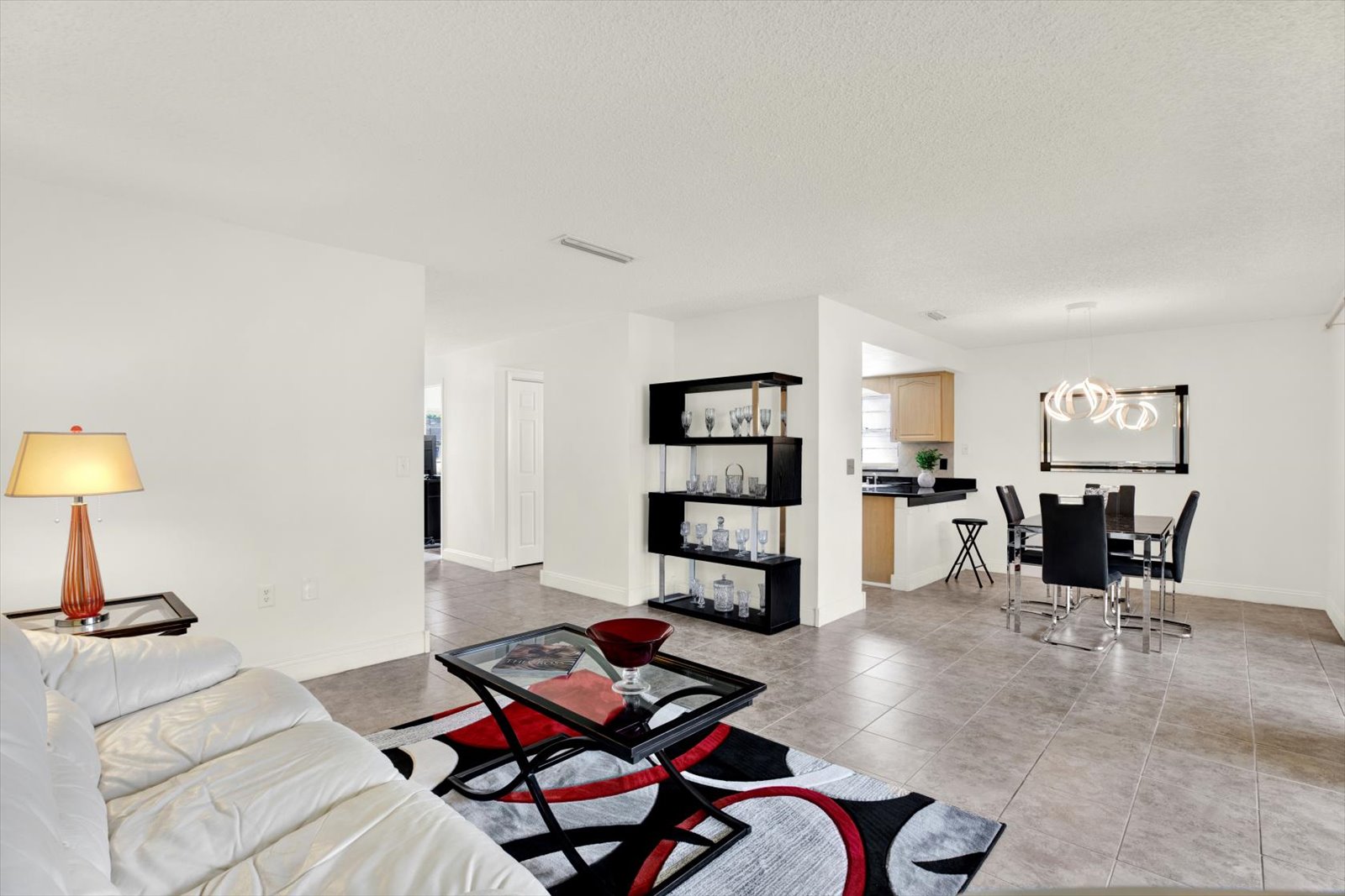 Living Room - Huge